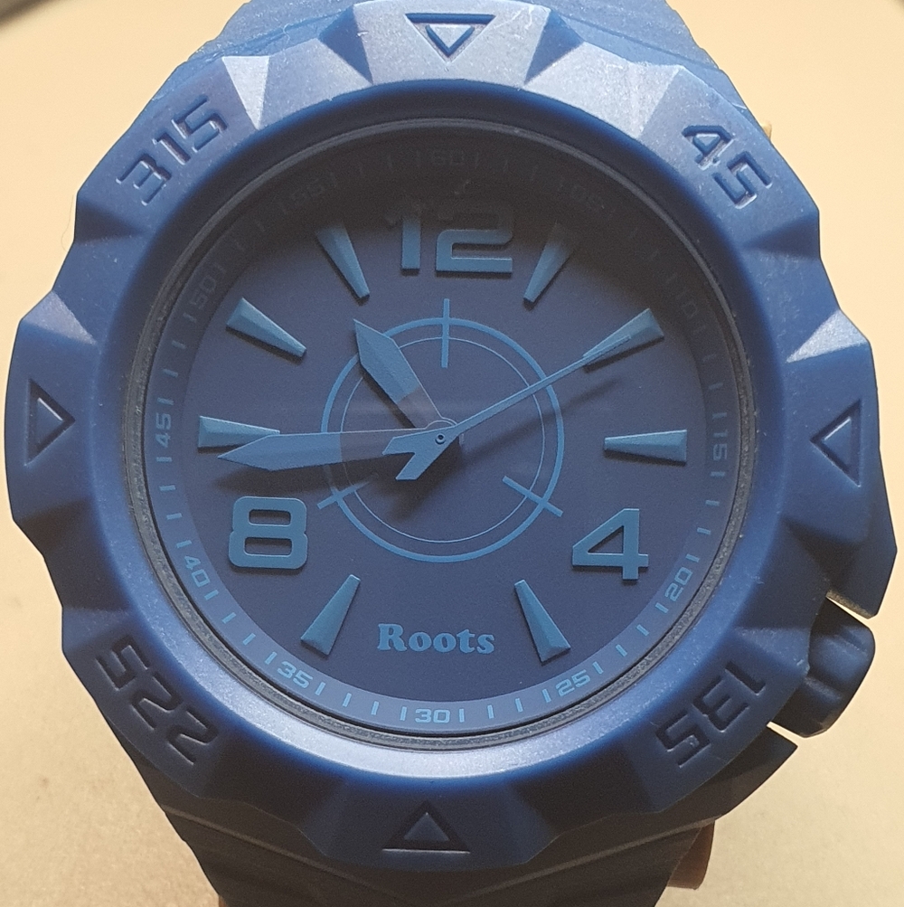 10/$20 Roots Tusk Blue Diver Style Men's Watch